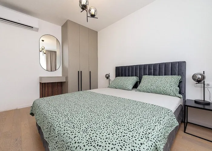 Lux 2 - With Garage And Balcony زادار